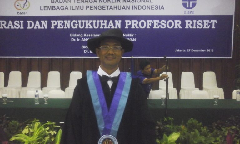 Prof. Dr. Mukh Syaifudin, Profesor Riset Bidang Biologi Radiasi