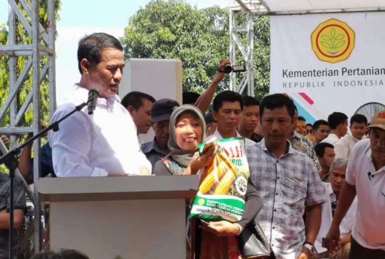 Mentan Salurkan Bantuan di Kabupaten Takalar, Sulawesi Selatan