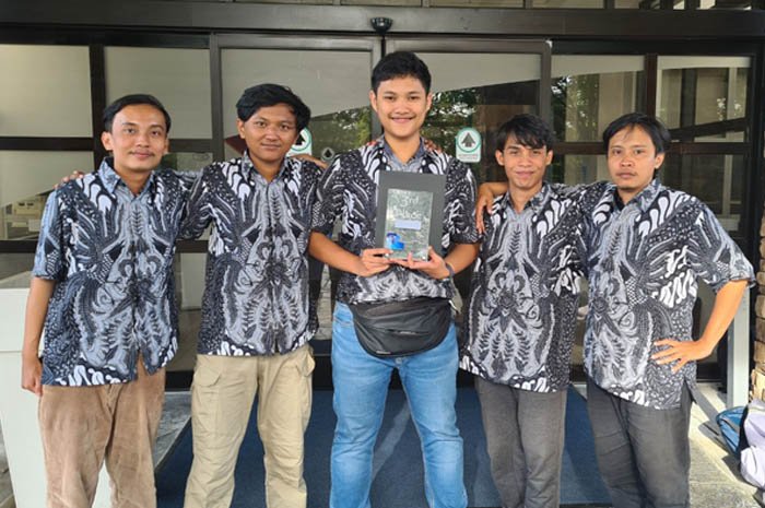 Mahasiswa Indonesia Raih Juara Tiga Kompetisi Peluncuran Satelit di Virginia