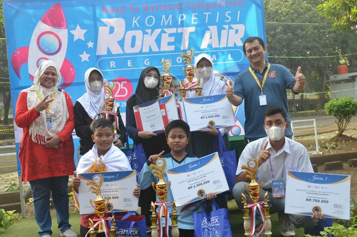 Siswa MTs Umdatur Rosikhien Raih Juara I Kompetisi Roket Air Regional Jabodetabek & Banten 2022