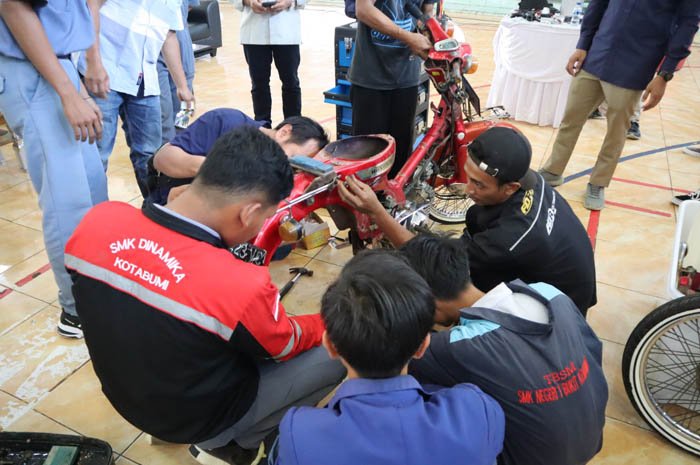 PLN Beri Pelatihan Konversi Motor Listrik ke Siswa SMK di Lampung