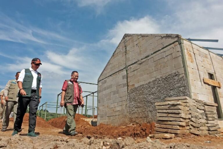 Kepala BNPB Tinjau Pembangunan Rumah Tahan Gempabumi Rhodas di Kota Bogor