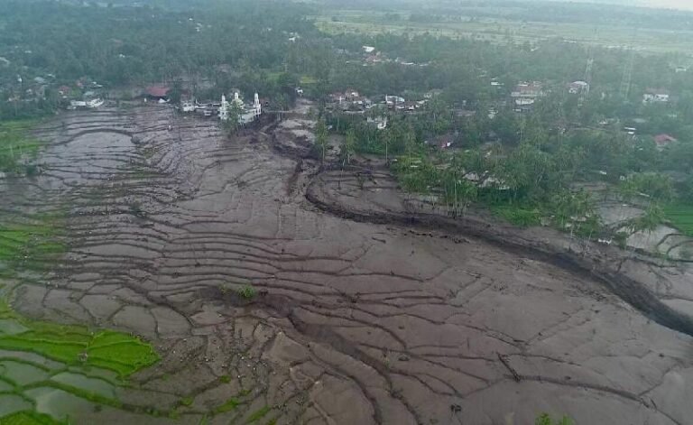 Banjir Lahar Dingin Tanah Datar, Korban Meninggal Bertambah Jadi 13 Orang