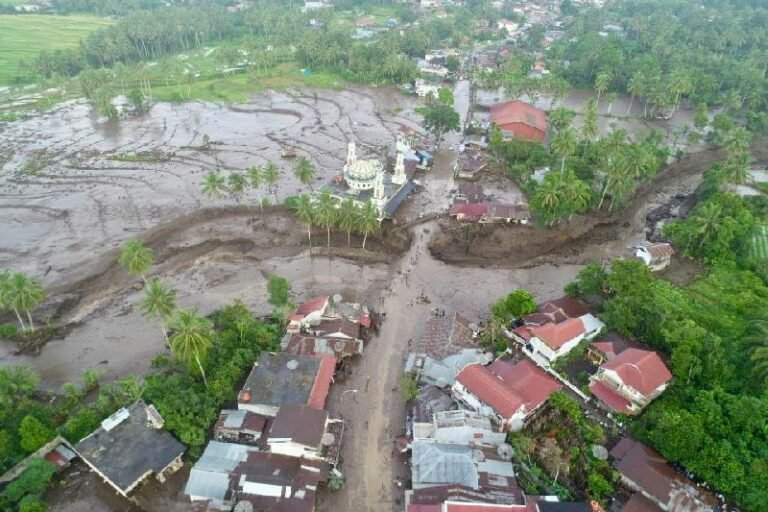 BMKG: Hujan Lebat Picu Banjir Lahar Hujan di Sumbar, Masih Berpotensi Sepekan ke Depan