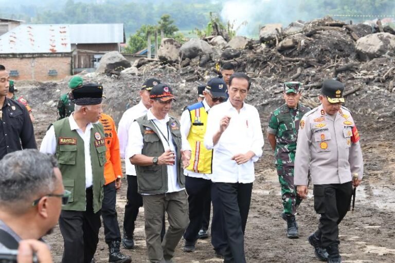 Presiden Jokowi Tinjau Lokasi Terdampak Galodo di Kabupaten Agam