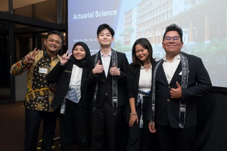 Tim FEB UGM Raih Juara 2 Kompetisi Bisnis Internasional NTU-GAIP di Singapura