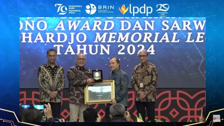 Pakar Bioinformatika, Prof. Bens Pardamean Terima Sarwono Award 2024