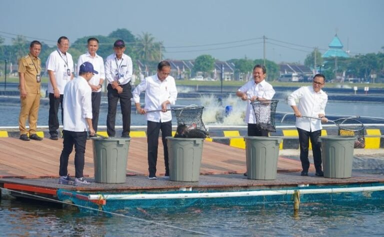 Menteri Trenggono Ajak Sarjana Perikanan Kembangkan Budidaya Lima Komoditas Unggulan Ekspor