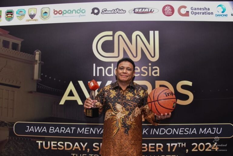 Pindad Raih Penghargaan Excellent Innovation & Performance Indhan di Ajang CNN Indonesia Awards 2024