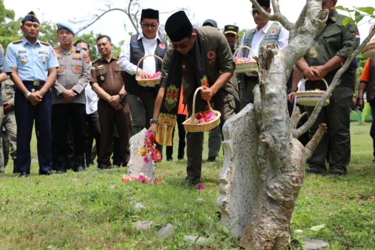 Peringati Bulan PRB 2024, Kepala BNPB Ziarah ke Kuburan Massal Korban Tsunami Aceh