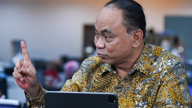 Menkominfo Tegur Keras 5 E-Wallet Fasilitator Judi Online