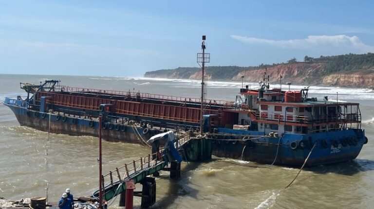 KKP Hentikan Sementara Operasional Kapal Pasir Laut di Bengkulu