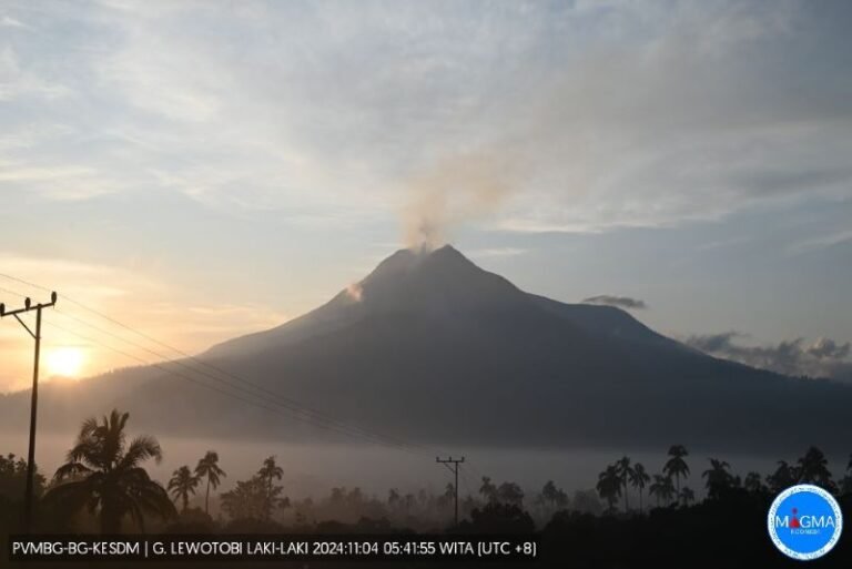 Aktivitas Vulkanik Meningkat, Status Gunung Lewotobi Laki-laki Naik Jadi “Awas”