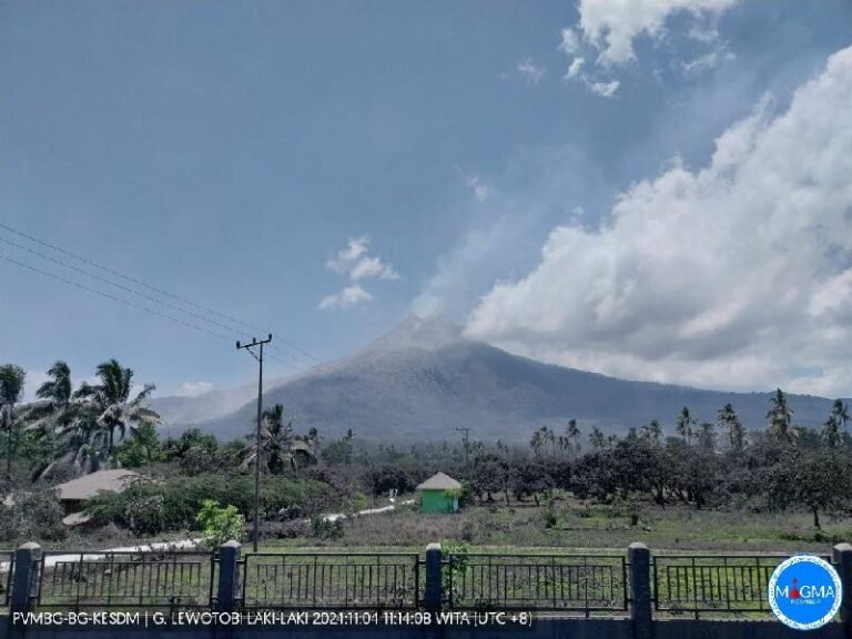 Gunung Lewotobi Laki-Laki Erupsi, Keluarkan Gas SO2 Hingga 10 Ribu Ton per Hari