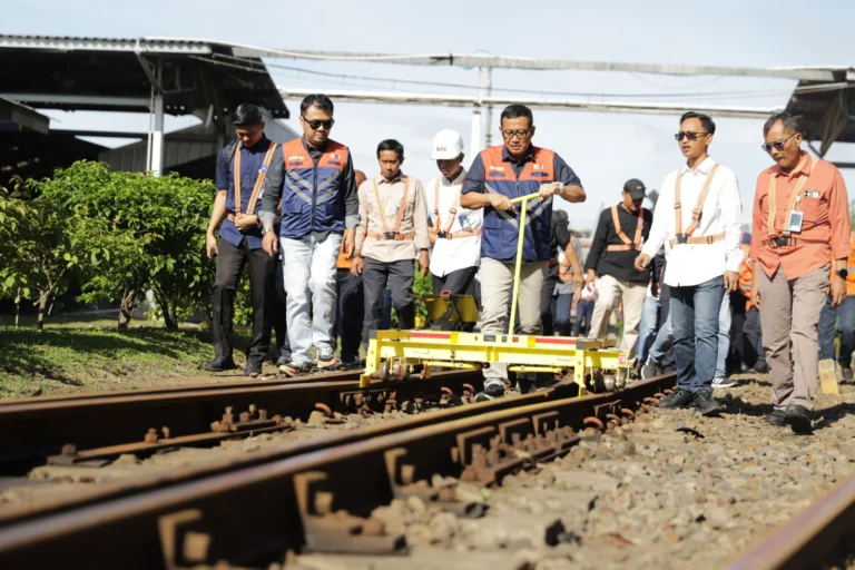 Tingkatkan Keselamatan Perjalanan Kereta Api, KAI Luncurkan Track-Mod dan Smart Rail