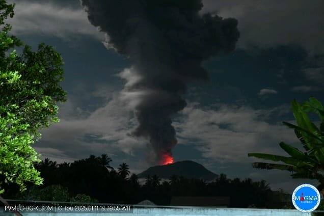 Gunung Ibu Erupsi dengan Tinggi Kolom Abu Capai 4.000 Meter