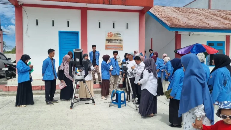 Studi Pengamatan Antariksa dan Atmosfer, Mahasiswa Adzkia Kunjungi Stasiun Bumi dan Observasi Agam
