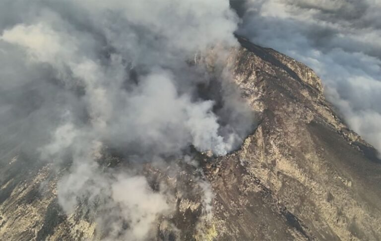 Gunung Lewotobi Laki-Laki Erupsi, Tim Tanggap Darurat Badan Geologi Diterjunkan ke Flores