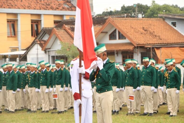 Cetak Generasi Disiplin dan Berkarakter, SMKN 3 Yogyakarta Kukuhkan 687 Taruna Baru