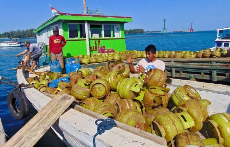Menteri Bahlil Kaji Aturan LPG 3 Kg Satu Harga