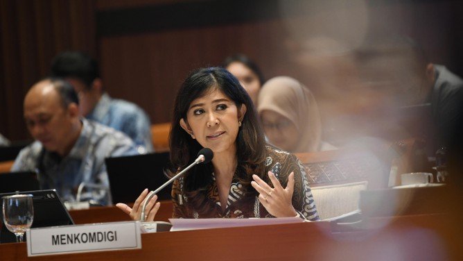 Menkomdigi Tegaskan Tidak Ada Rencana Pembatasan WhatsApp Call dan VoIP