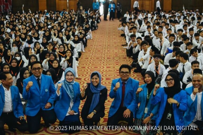 Meutya Hafid Ajak Mahasiswa Gabung AI Talent Factory