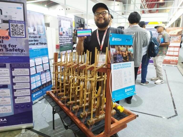 Memainkan Angklung dengan Aplikasi Berbasis Bluetooth