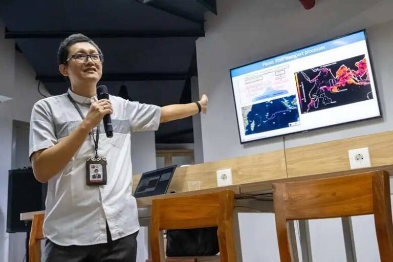 BRIN Ungkap Air Hujan Jakarta Mengandung Mikroplastik Berbahaya