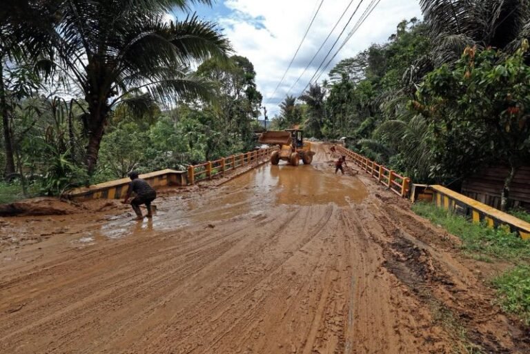 Akses Jalan Tarutung–Sibolga Mulai Pulih, Distribusi Logistik Makin Lancar