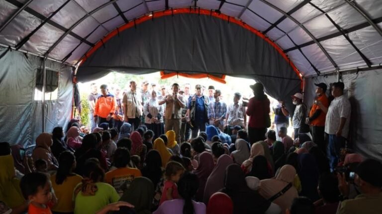 Tiba di Langkat, Kepala BNPB Pastikan Distribusi Bantuan Sampai ke Masyarakat