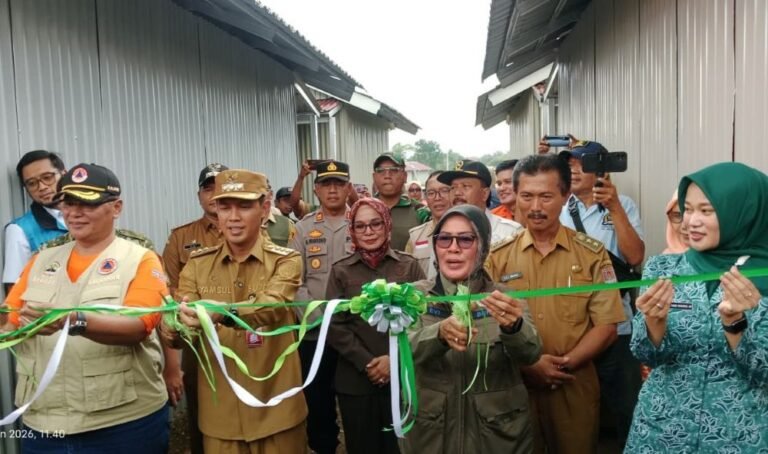 BNPB Serahkan 17 Hunian Sementara bagi Warga Terdampak Longsor di Cilacap