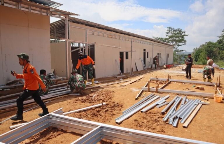 Sekretaris Utama BNPB Instruksikan Percepatan Pembangunan Huntara di Nagari Koto Tinggi