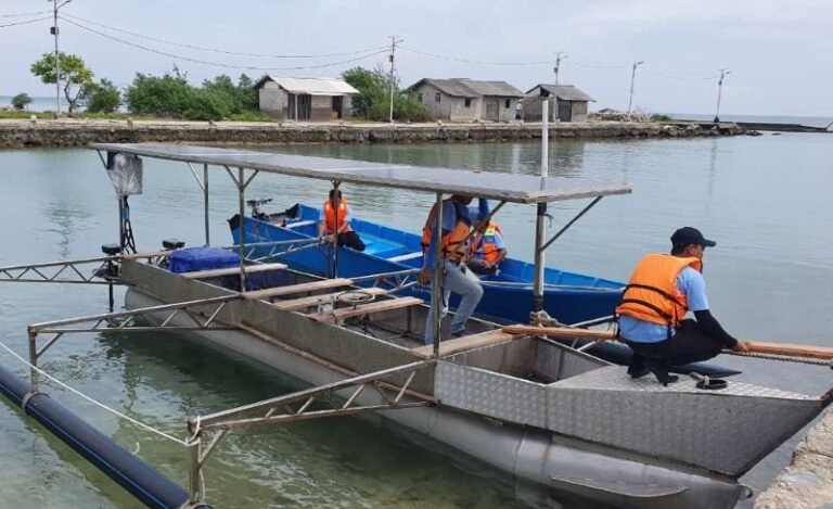 Kapal Listrik Bertenaga Surya Bantu Nelayan Kecil Tekan Biaya BBM