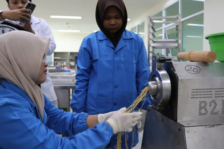 BRIN Kembangkan Mi Sorgum Bebas Gluten dengan Teknologi Ekstrusi
