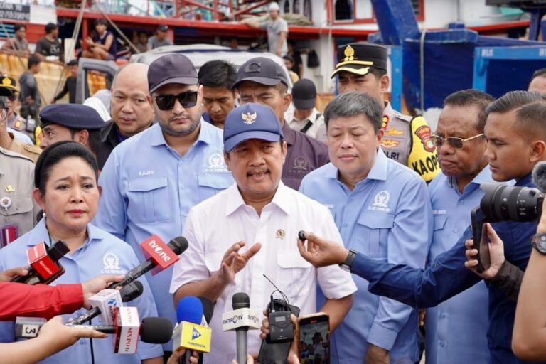 Menteri Trenggono Siap Kawal Percepatan Perizinan Bagi Nelayan Muara Angke