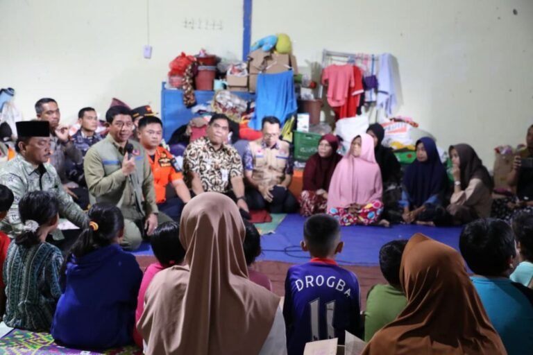 Kepala BNPB Pastikan Penanganan Pascabencana Tanah Bergerak di Tegal Berjalan Optimal