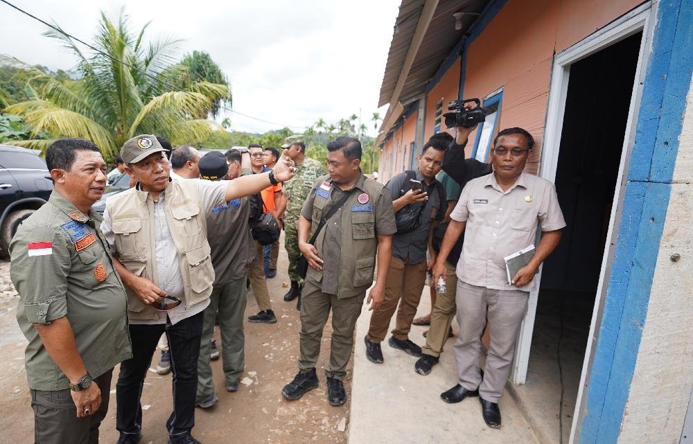 Kepala BNPB Tinjau Penyelesaian Huntara 40 KK di Sibalanga Julu, Tapanuli Utara