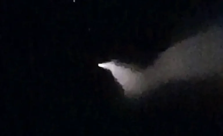 Bukan UFO! Fenomena Cahaya di Langit Indonesia Ternyata Jejak Peluncuran Roket Jielong-3